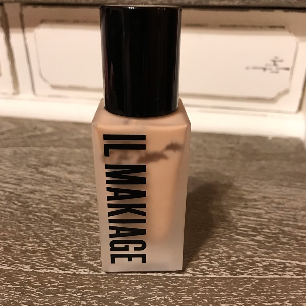 #35 Il Makiage Flawless Woke Up Like This Foundation 30 ML Almost New Makeup